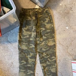American Eagle camo joggers
